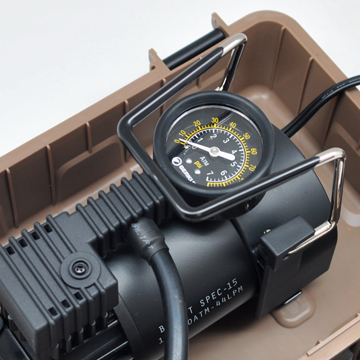 Автомобильные, велосипедные компрессоры.Помпы, насосы. Манометры BERKUT SPEC-15