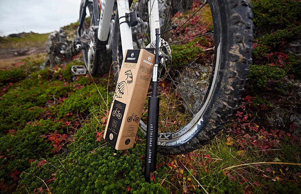 Автомобильные, велосипедные компрессоры.Помпы, насосы. Манометры BERKUT VL-1010