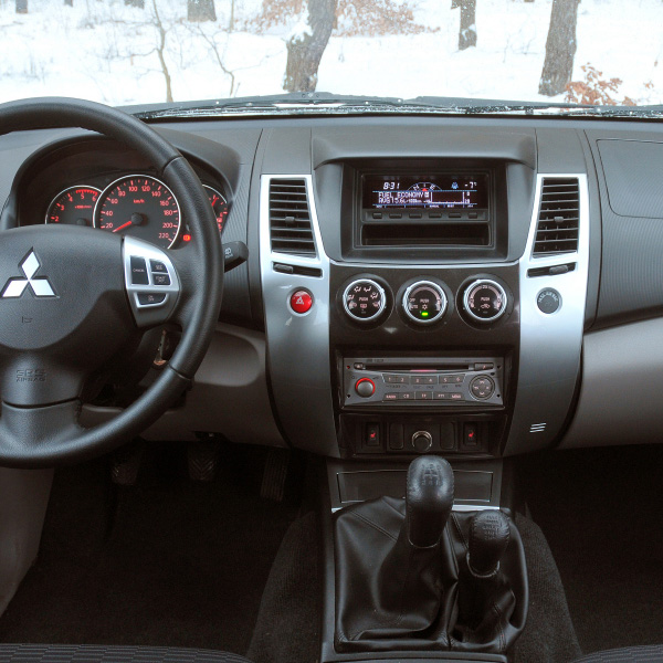 Mitsubishi Incar RMS-N22 