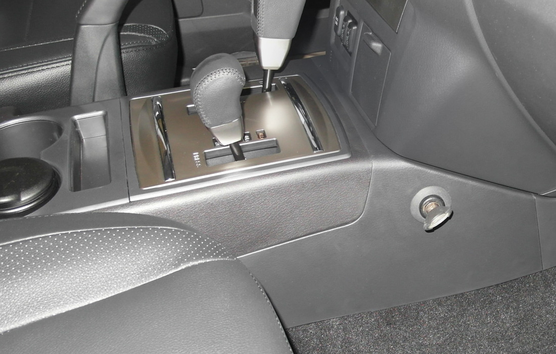 Garant Consul (28011) Mitsubishi Pajero IV (2010-) авт. TipTronic