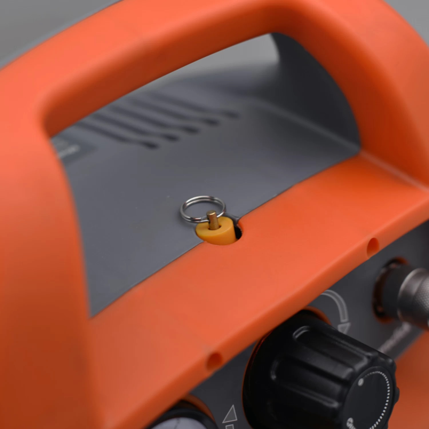 Автомобильные, велосипедные компрессоры.Помпы, насосы. Манометры BERKUT SAC-280